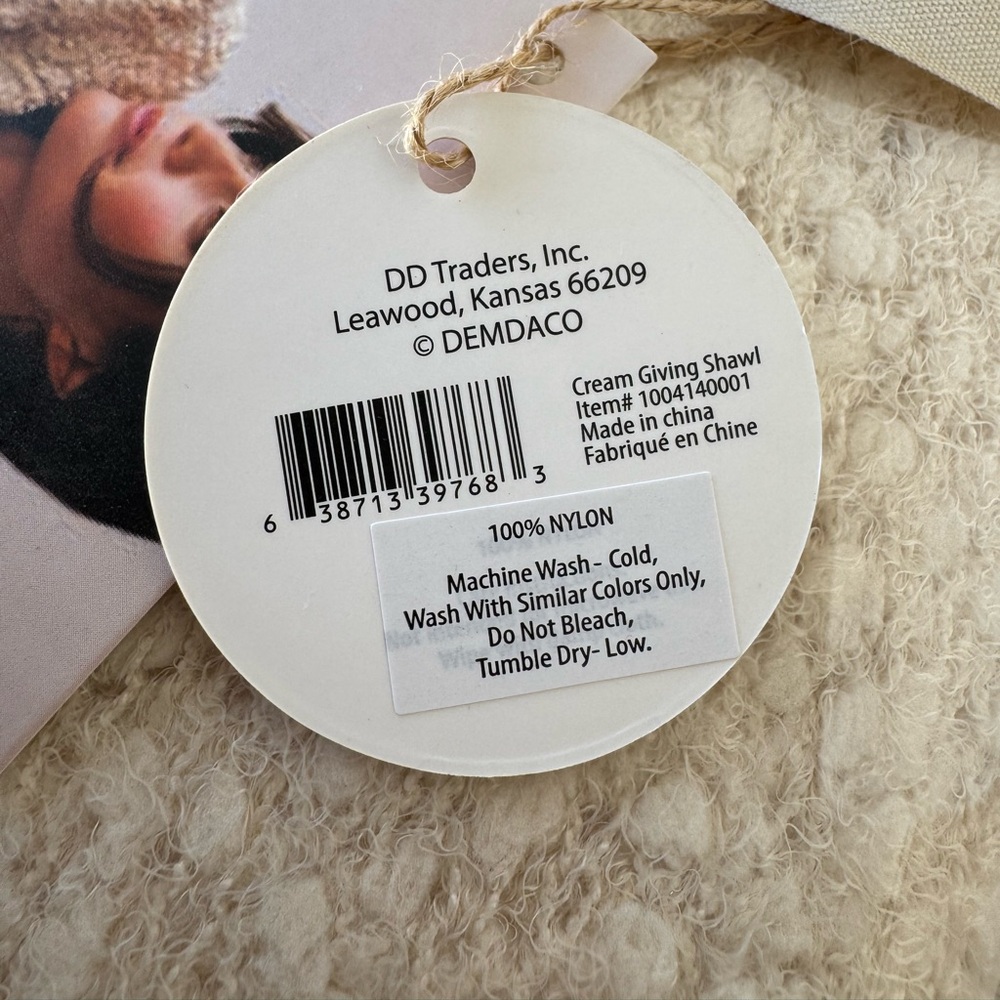 New DEMDACO Cream Giving Shawl 100% Nylon-NWT In Box Cozy Soft Shawl - Picture 8 of 15